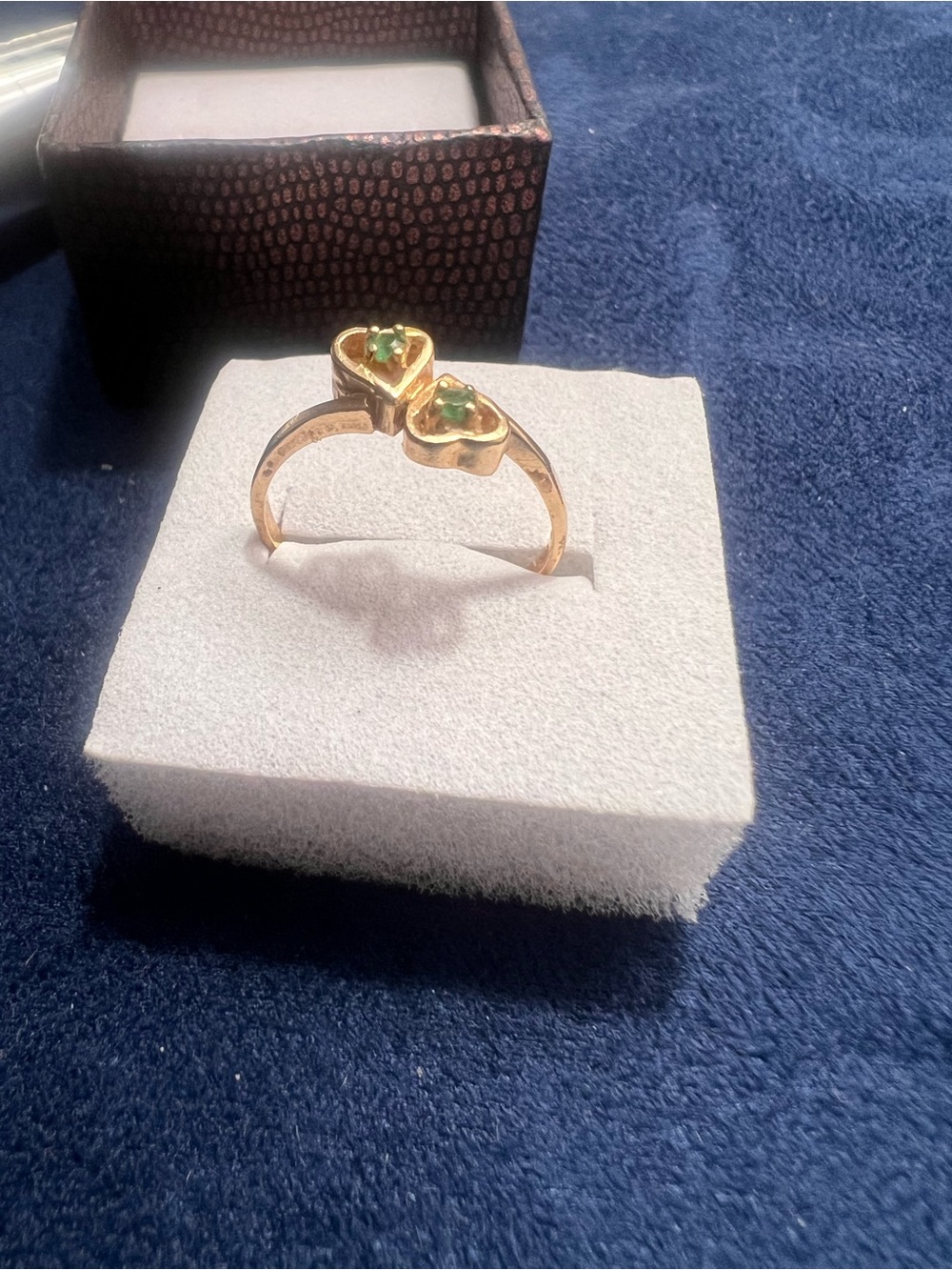 Vintage 14kt Gold Twin Heart Emerald Accent Ring - size 6.5 - Picture 5 of 8